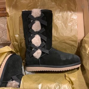 Women’s Brand New Black UGGs-Size 7